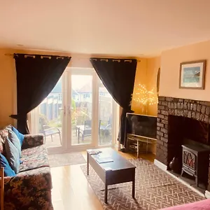 Ground Floor - View Of Lighthouse, Garden And Parking Swansea