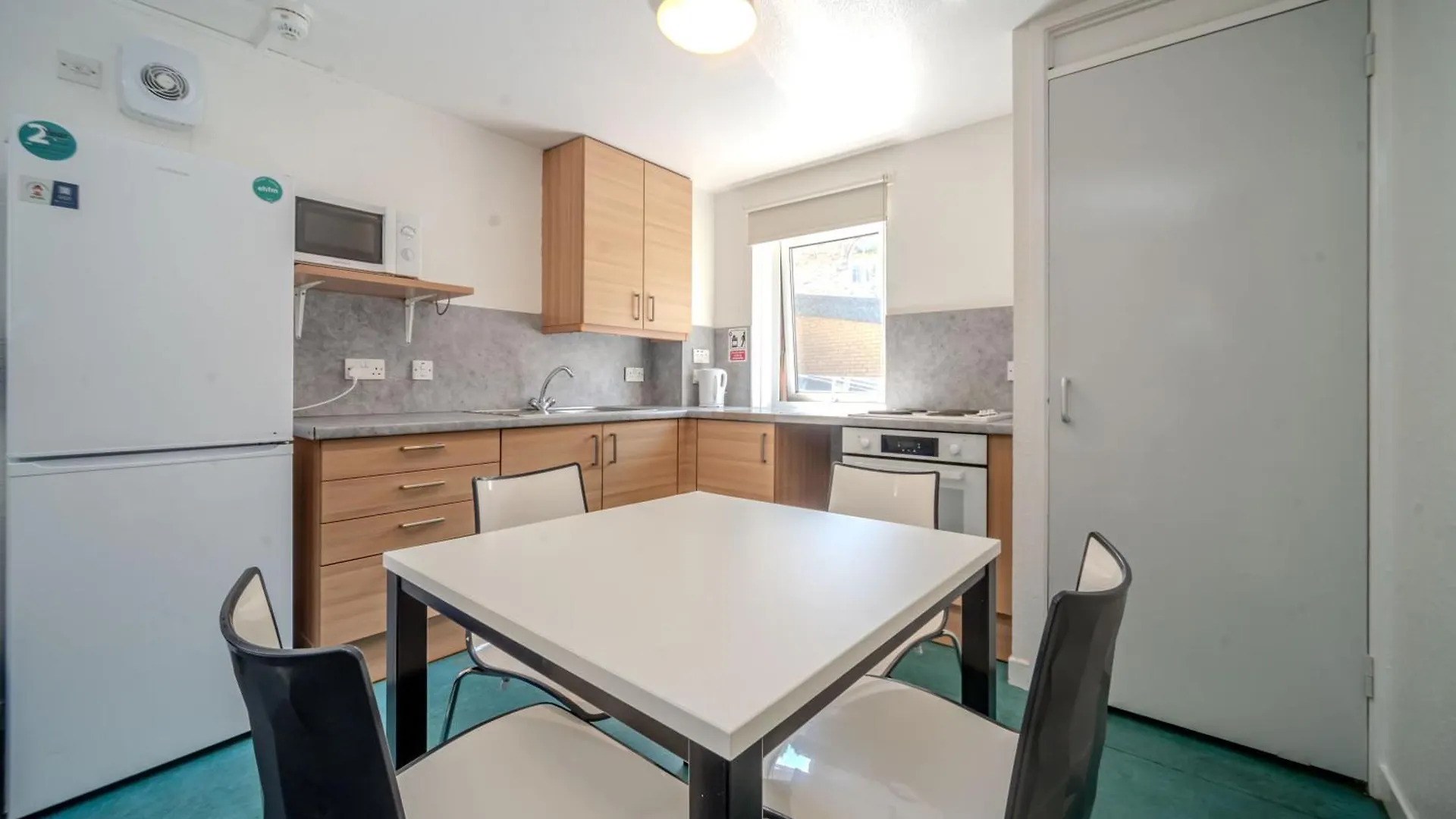 Joivy Budget 4,5 And 6 Bed Private Flats, In Historic Old Town (Adults Only) Edinburgh 0*,