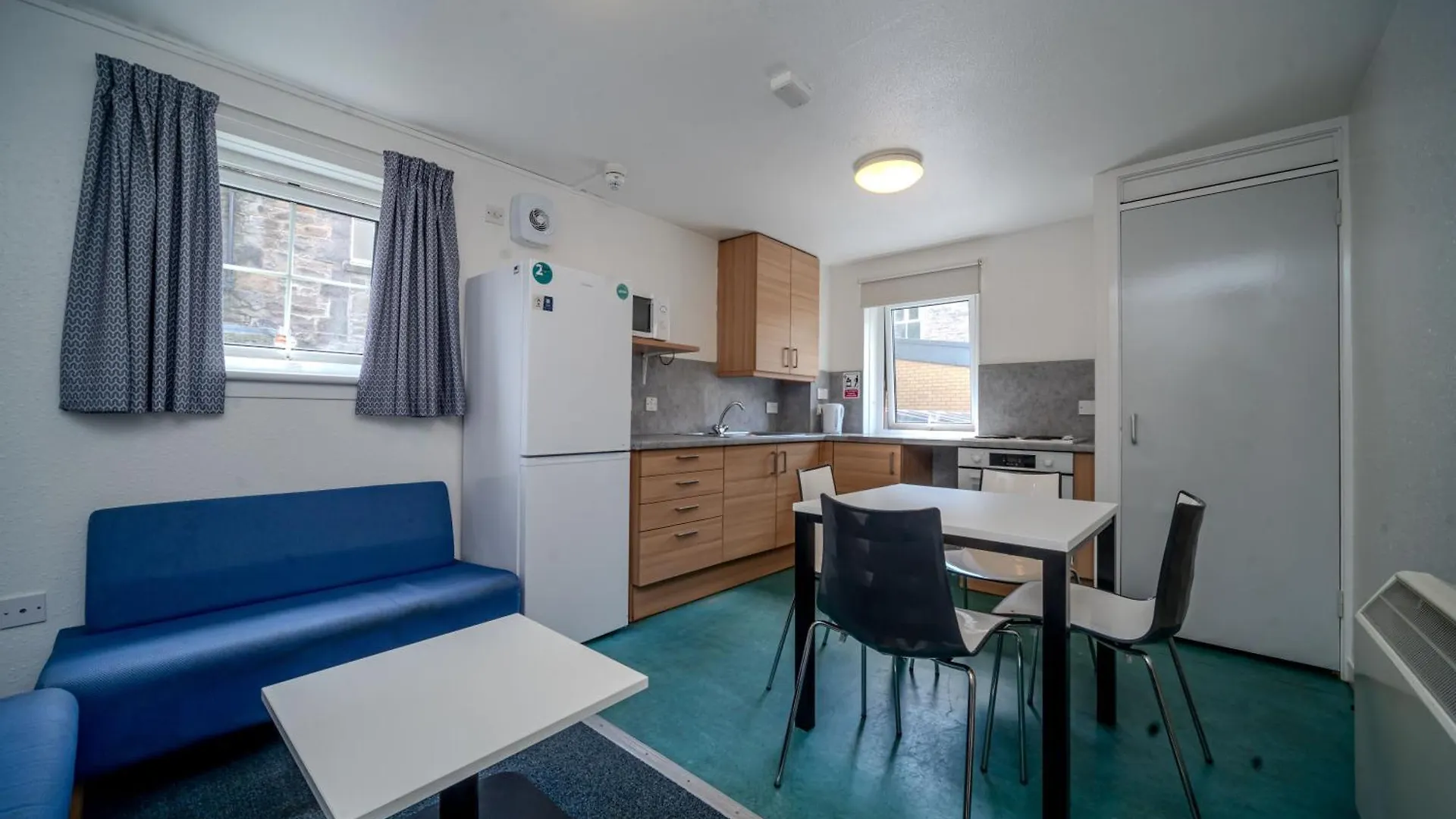 Joivy Budget 4,5 And 6 Bed Private Flats, In Historic Old Town (Adults Only) Edinburgh Apartment